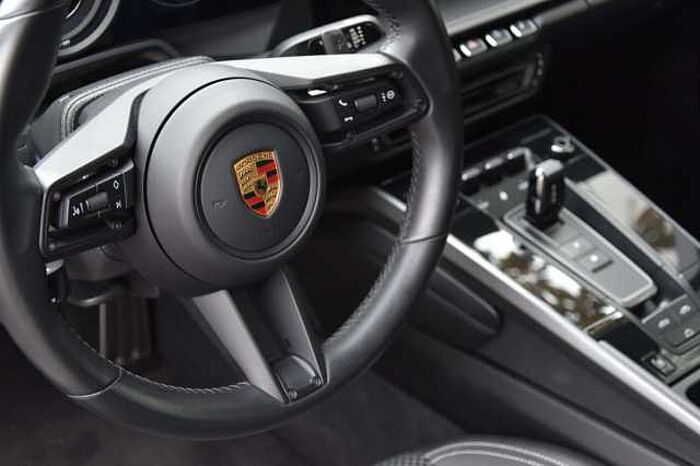 Porsche 992 Carrera Cabriolet **Kreide**Sport-Design**