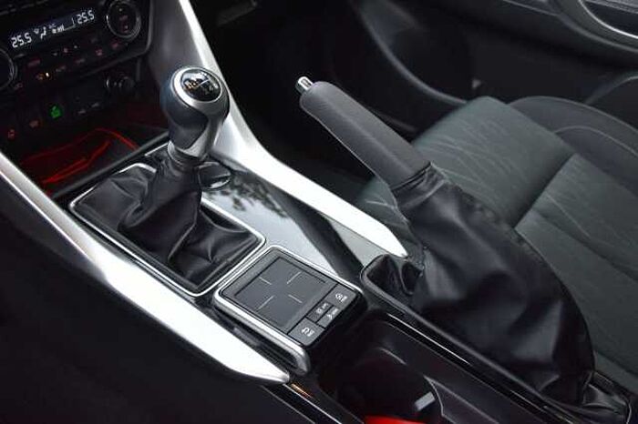 Mitsubishi Eclipse Cross Intro Edition 2WD*Klima*SHZ*Kamera*Navi