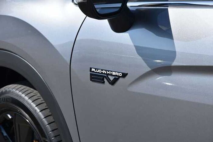 Mitsubishi Eclipse Cross Plus Select Black Hybrid 4WD*AHK*360°