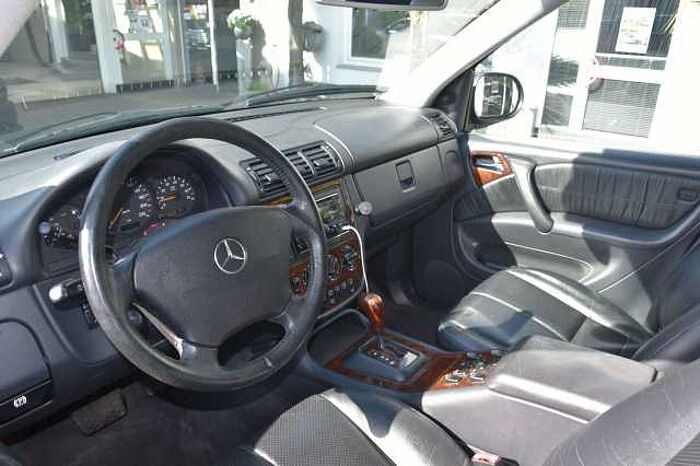 Mercedes-Benz ML 430 SHZ*AHK*PANO*EL. FH V+H