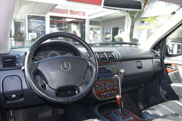 Mercedes-Benz ML 430 SHZ*AHK*PANO*EL. FH V+H