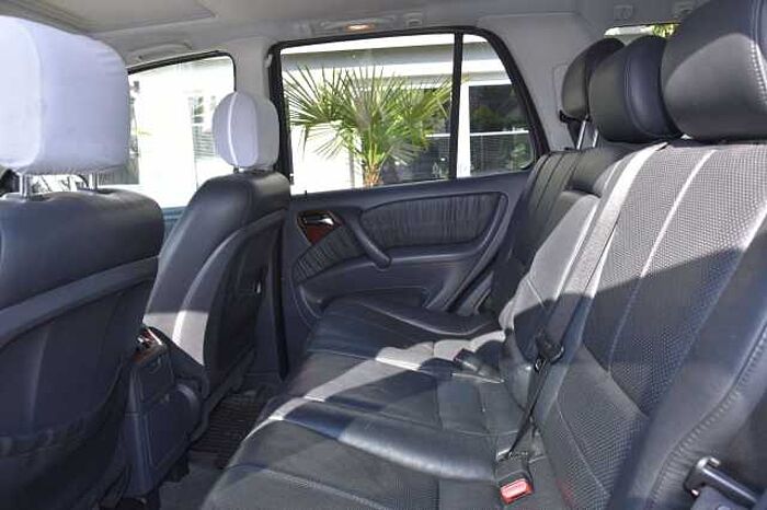 Mercedes-Benz ML 430 SHZ*AHK*PANO*EL. FH V+H