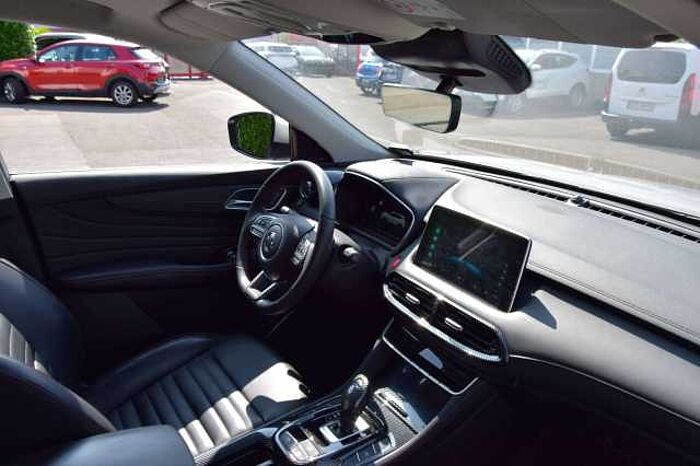 MG HS Luxury*Pano-Dach*Leder*LED*