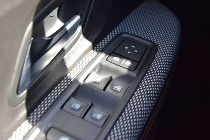Dacia Sandero Stepway Comfort*Allwetter*Navi*SHZ*Klima