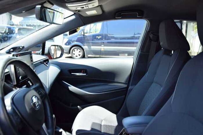 Toyota Corolla Hybrid*SHZ*LHZ*KEYLESS*PDC V+H*PLA*LED*NAVI