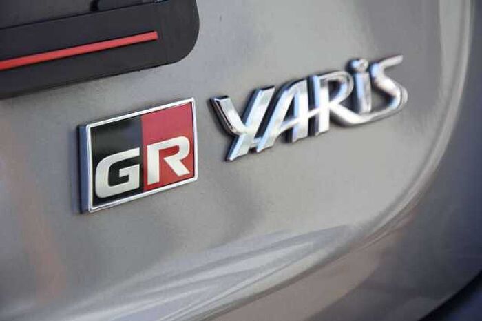 Toyota Yaris GR*BOSE*NAVI*MFL*2ZK*SHZ*LHZ*LED*PDC V+H*RKF
