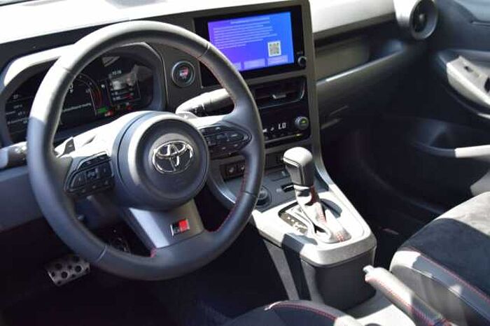 Toyota Yaris GR*BOSE*NAVI*MFL*2ZK*SHZ*LHZ*LED*PDC V+H*RKF